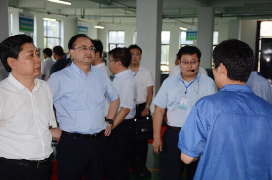 济宁鼎力支持科技创新 市委书记王艺华视察中热翰华济宁工厂软件开发成果
